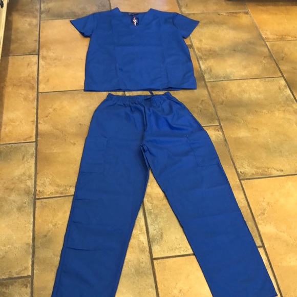 Greentown Other - Scrub set, pants are cargo with elastic waist , brand new